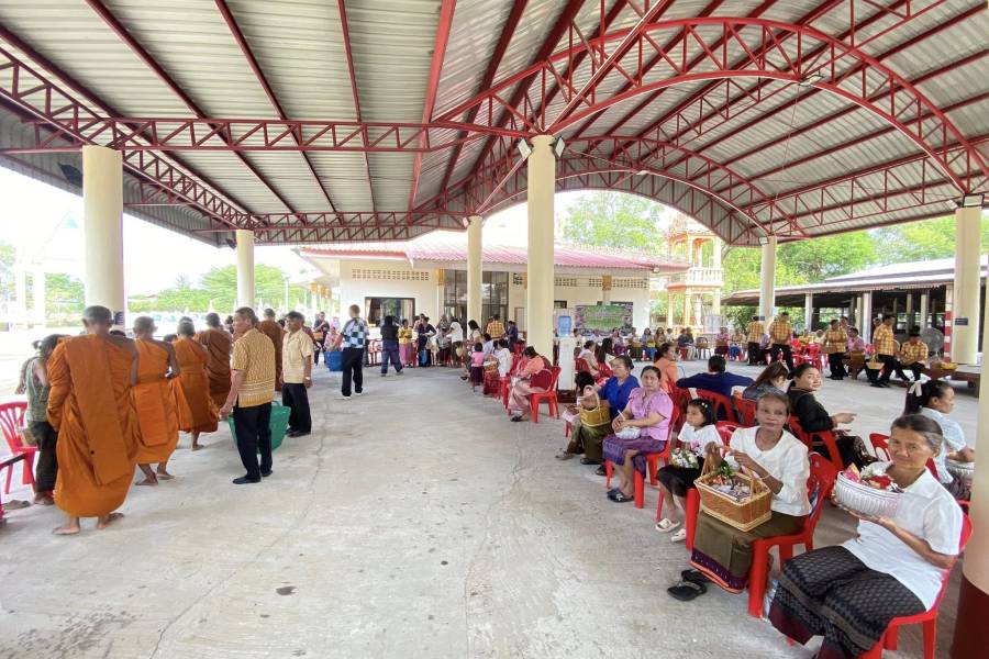 วันที่ 29 เมษายน 2569 องค์การบริหารส่วนตำบลไผ่ โดยนายสุรชัย บัวส่อง นายกองค์การบริหารส่วนตำบลไผ่ พร้อมคณะบริหาร พนักงานองค์การบริหารส่วนตำบลไผ่ ร่วมกับผู้นำชุมชน จัดกิจกรรมนุ่งผ้าไทยใส่บาตร ตลาดนัดชุมชน ณ วัดบ้านคูสระ 
